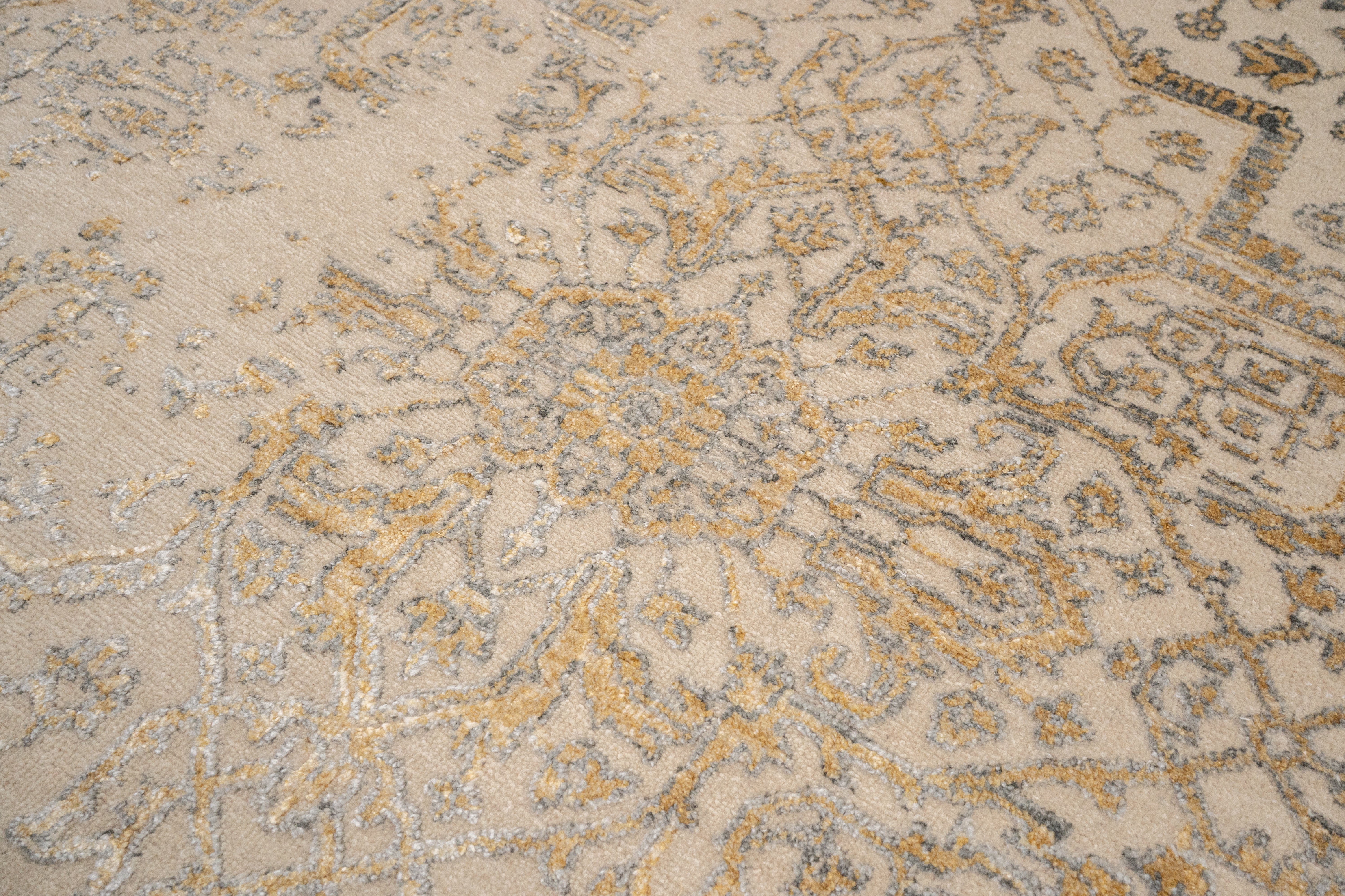 Handknotted Carpet DIA- 926 SERAPI, Dark Vanilla, Aztec Gold & Granite Gray